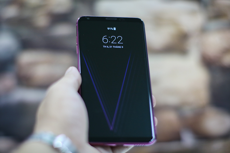 LG V40 ThinQ với thiết kế 3 camera phía sau tại Hải Phòng